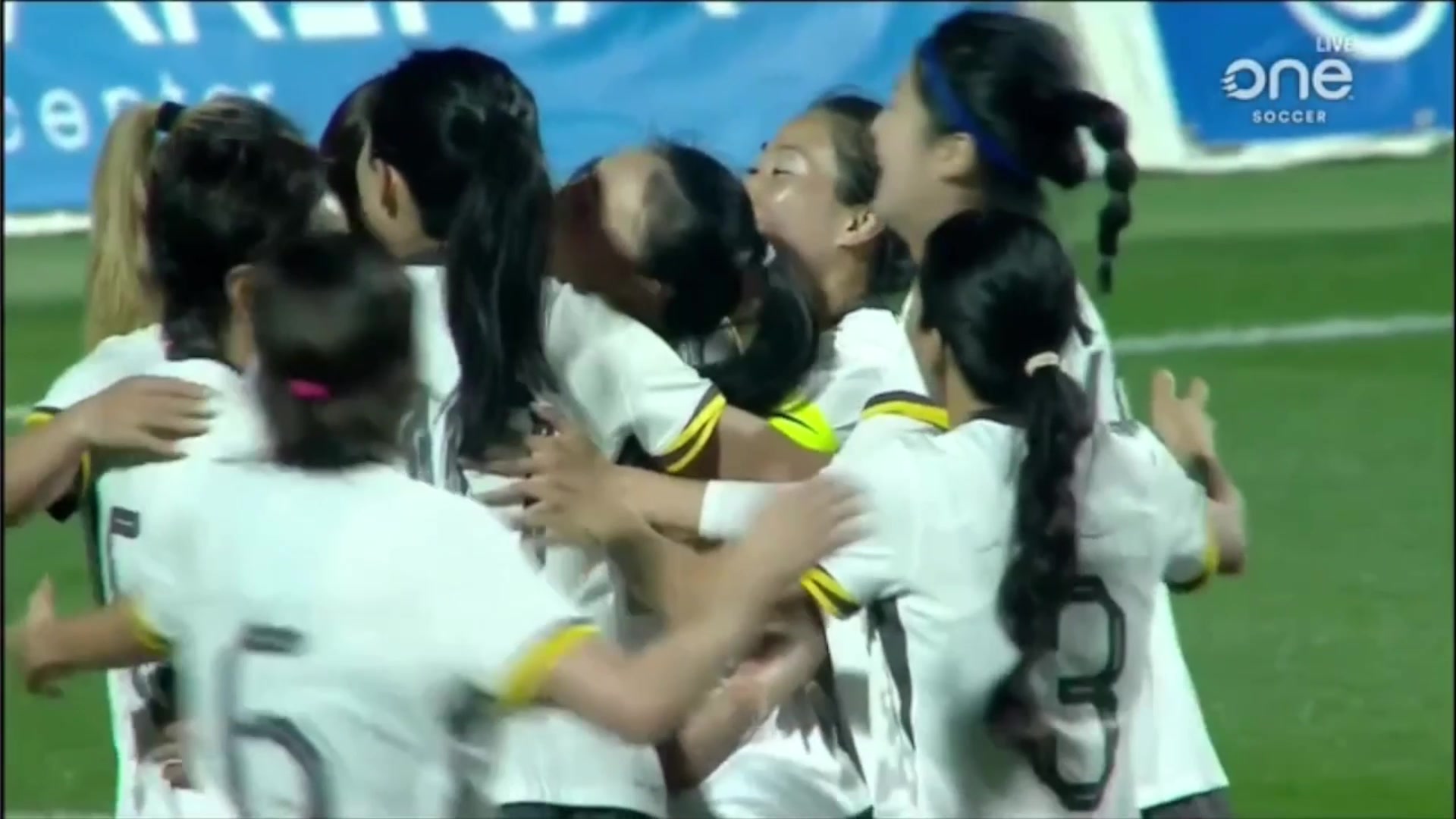 中國(guó)女足扳平比分！唐佳麗倒地回做金坤跟進(jìn)打門得手！