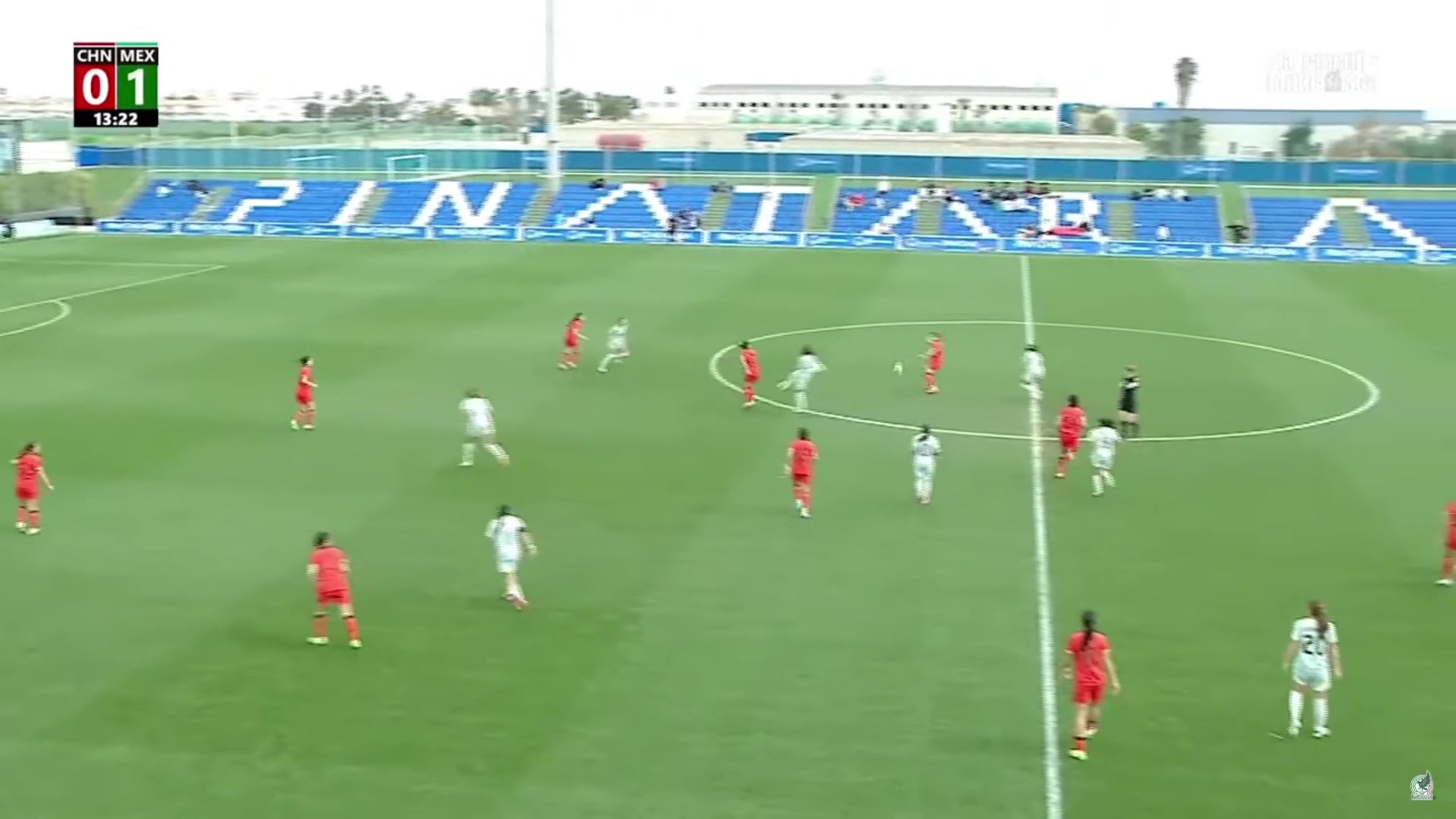 中國(guó)女足半場(chǎng)0-2落后??防線大開(kāi)，墨西哥女足輕松破門(mén)