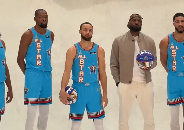 全明星出現(xiàn)！ Zhanku的C位置支持法院 Dukuhau互動(dòng) 笑了整個(gè)游戲